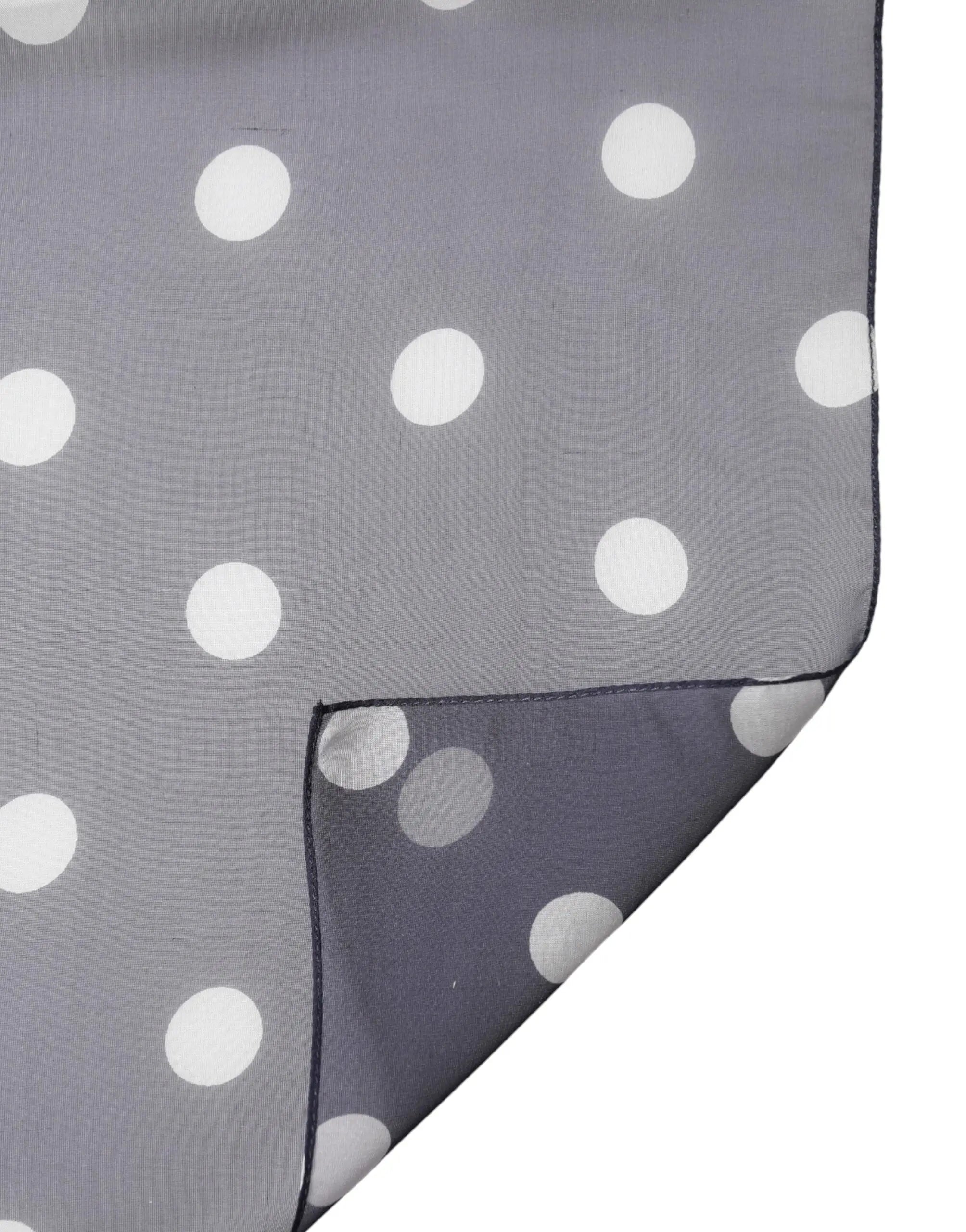 Écharpe grise dolce & gabbana à pois blancs en soie avec tissage texturé et bords soignés 205cm x 132cm