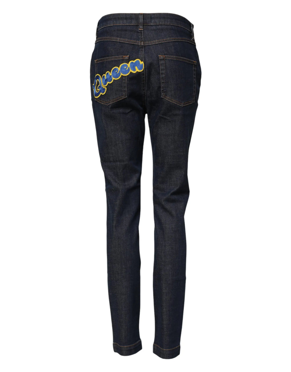 Jeans en denim bleu foncé dolce & gabbana avec patch queen bleu et jaune visible sur la poche arrière