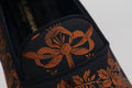 Dolce & gabbana blue rust floral slippers loafers noirs à enfiler avec broderie florale orange détaillée