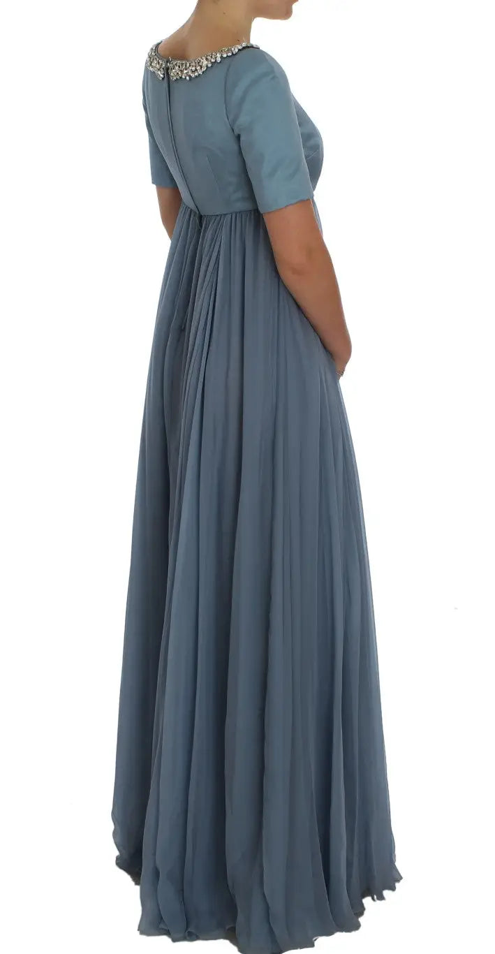 Robe droite de bal dolce & gabbana en soie bleue avec décolleté orné de cristaux et manches courtes en chiffon bleu poussiéreux