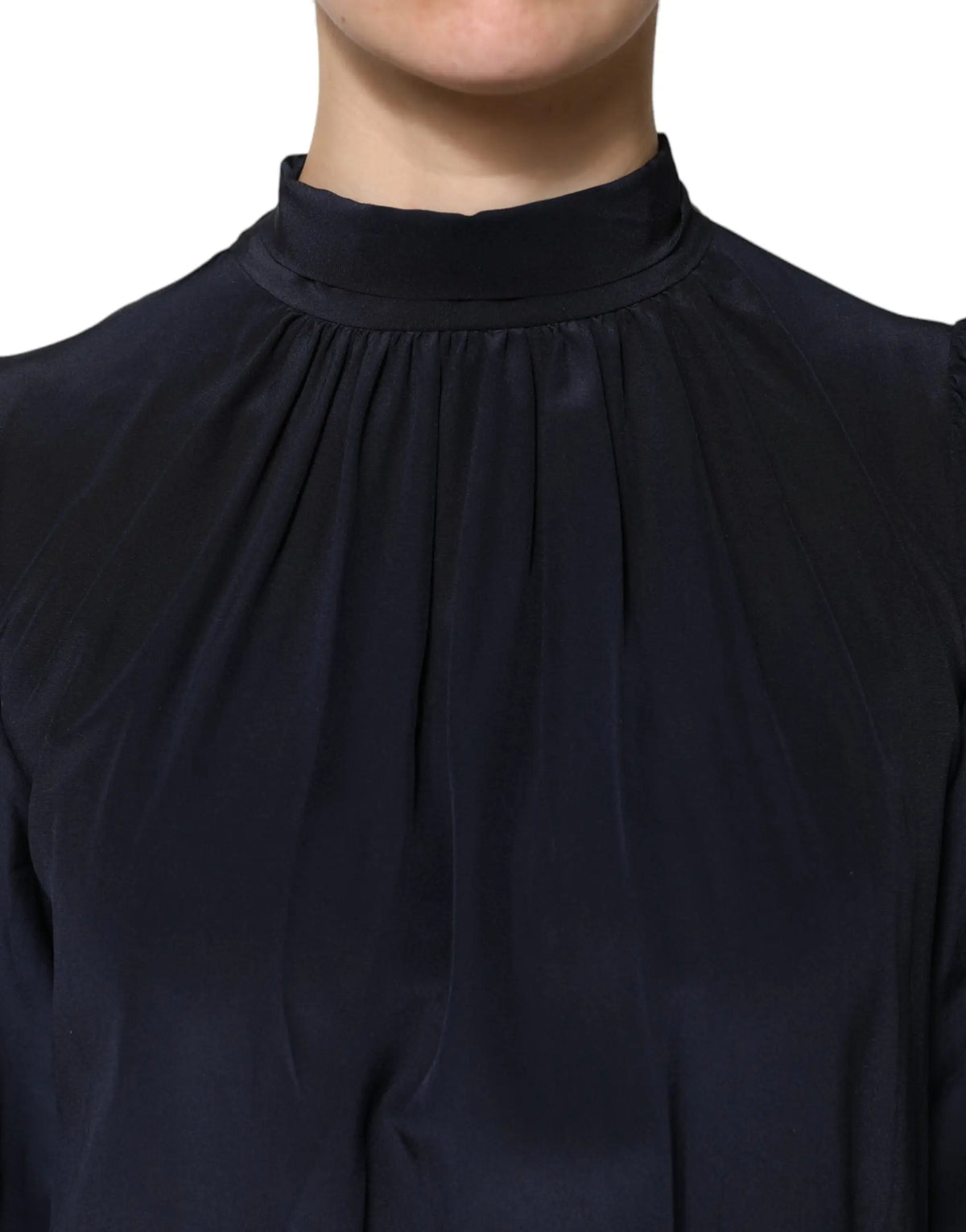 Blouse noire dolce gabbana en soie bleue à col montant plissé et manches longues