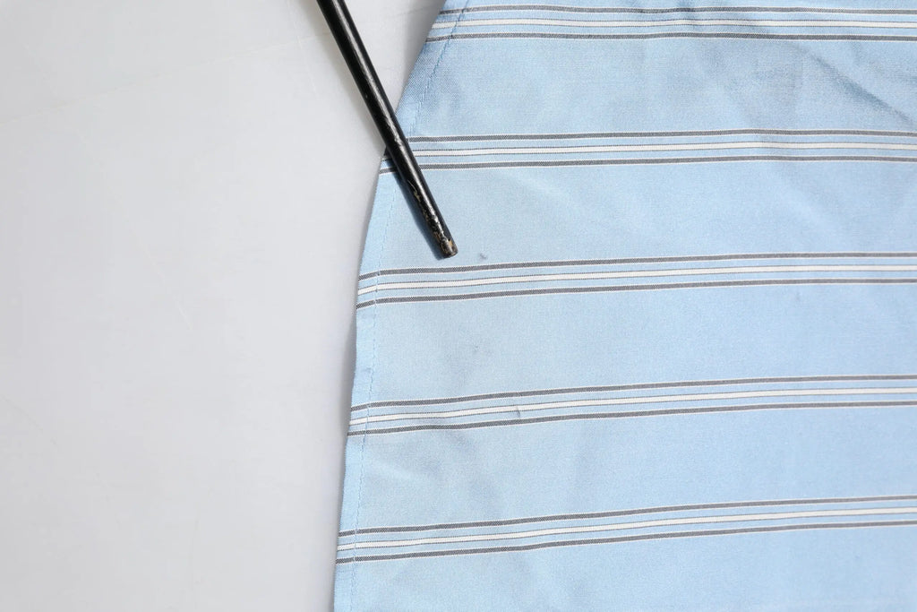 Chemise à manches longues dolce & gabbana martini bleu clair avec fines rayures horizontales grises et blanches