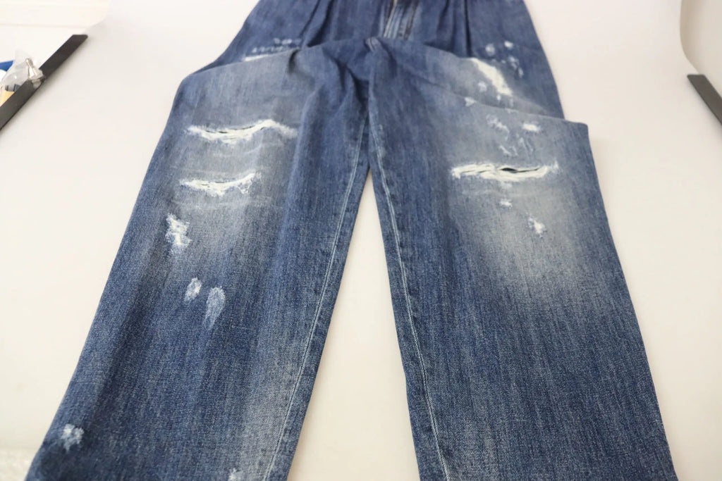 Pantalon bleu dolce & gabbana en jean délavé avec taille haute, coupe ample et déchirures tendance