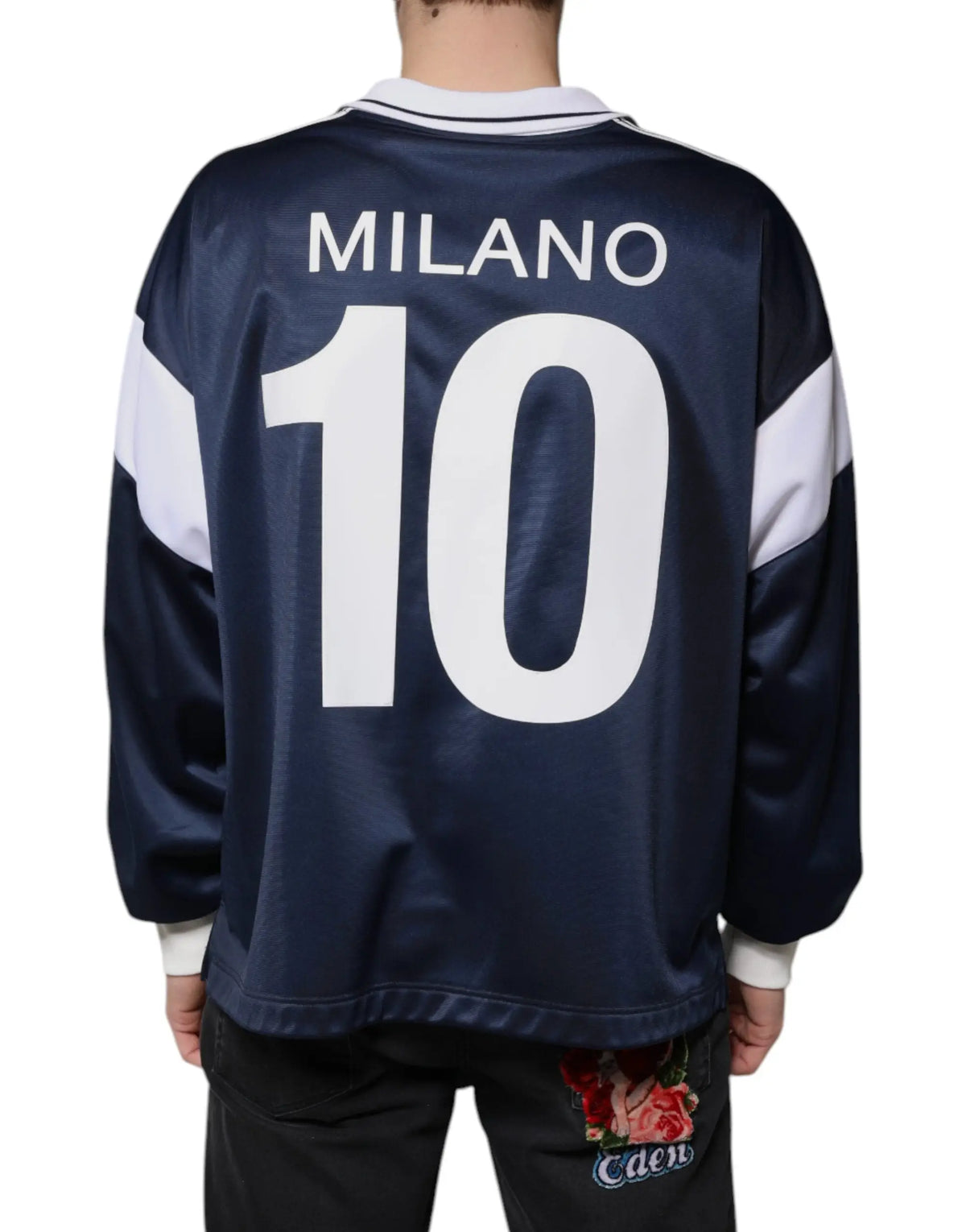 Vue arrière d’un maillot de football à manches longues dolce & gabbana bleu marine avec milano blanc et numéro 10