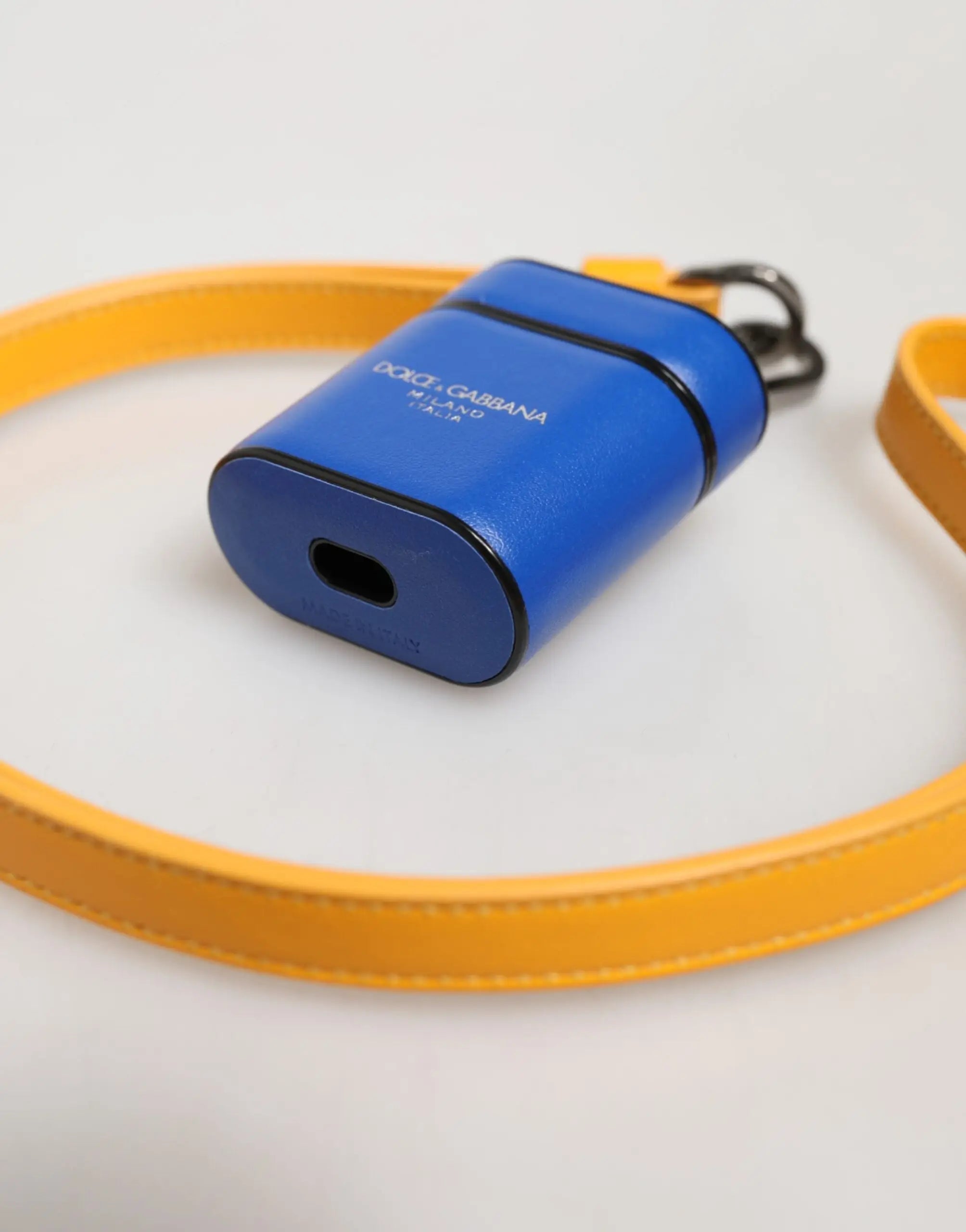 Étui pour airpods dolce & gabbana en cuir de veau bleu avec bordure noire et sangle jaune