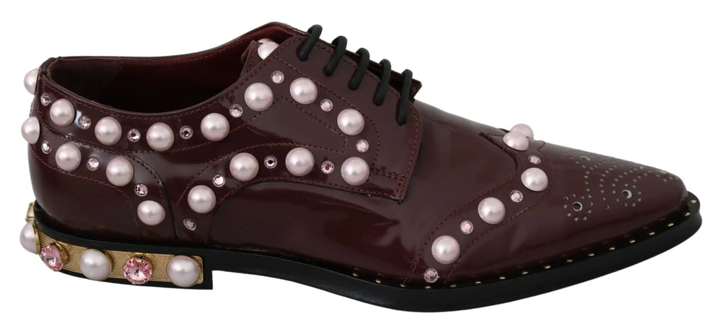 Chaussures formelles bordeaux en cuir avec perles et cristaux de dolce gabana en cuir verni oxford