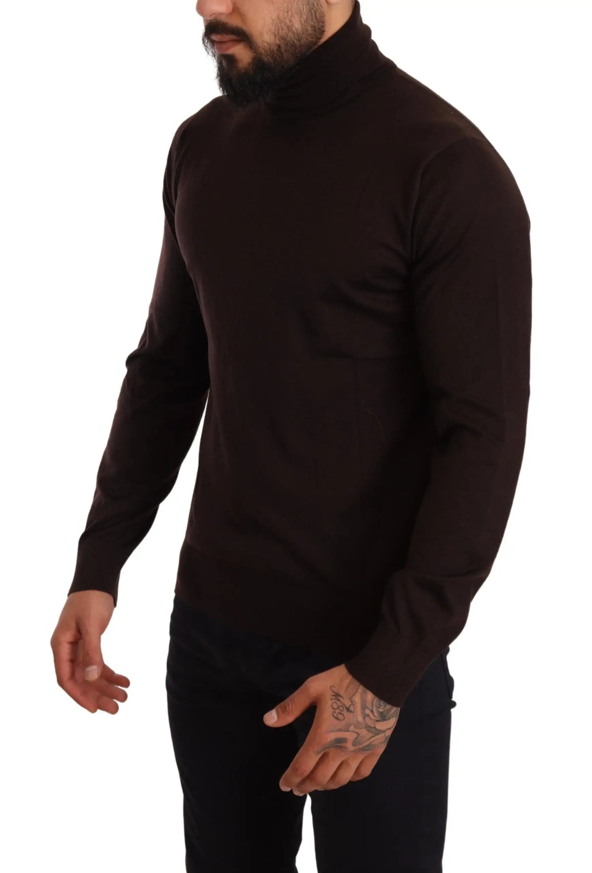Pull dolce & gabbana en cachemire marron à col roulé avec une silhouette lisse et ajustée