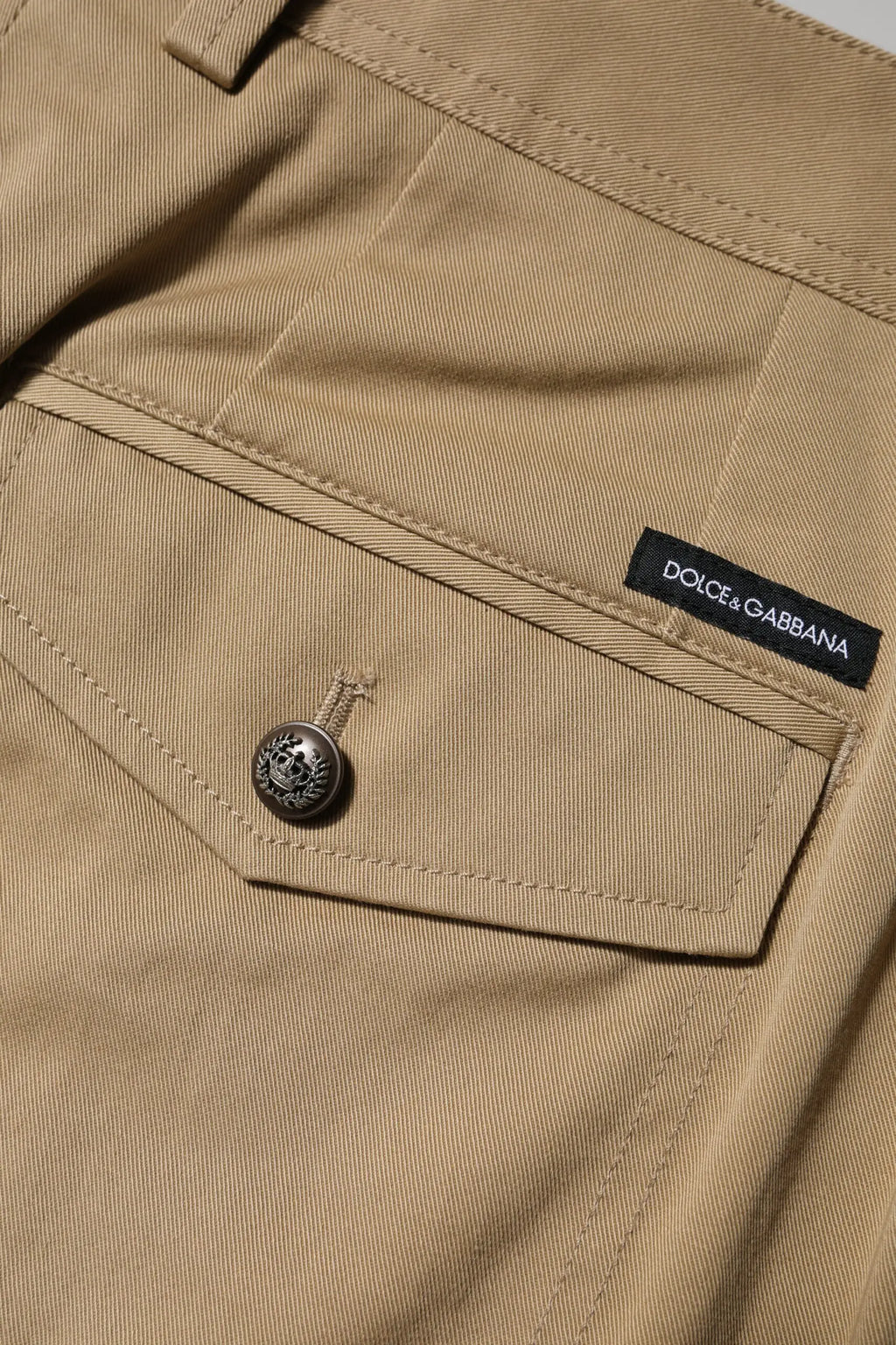 Pantalon cargo fuselé en coton marron dolce gabbana avec bouton métallique orné et étiquette de marque