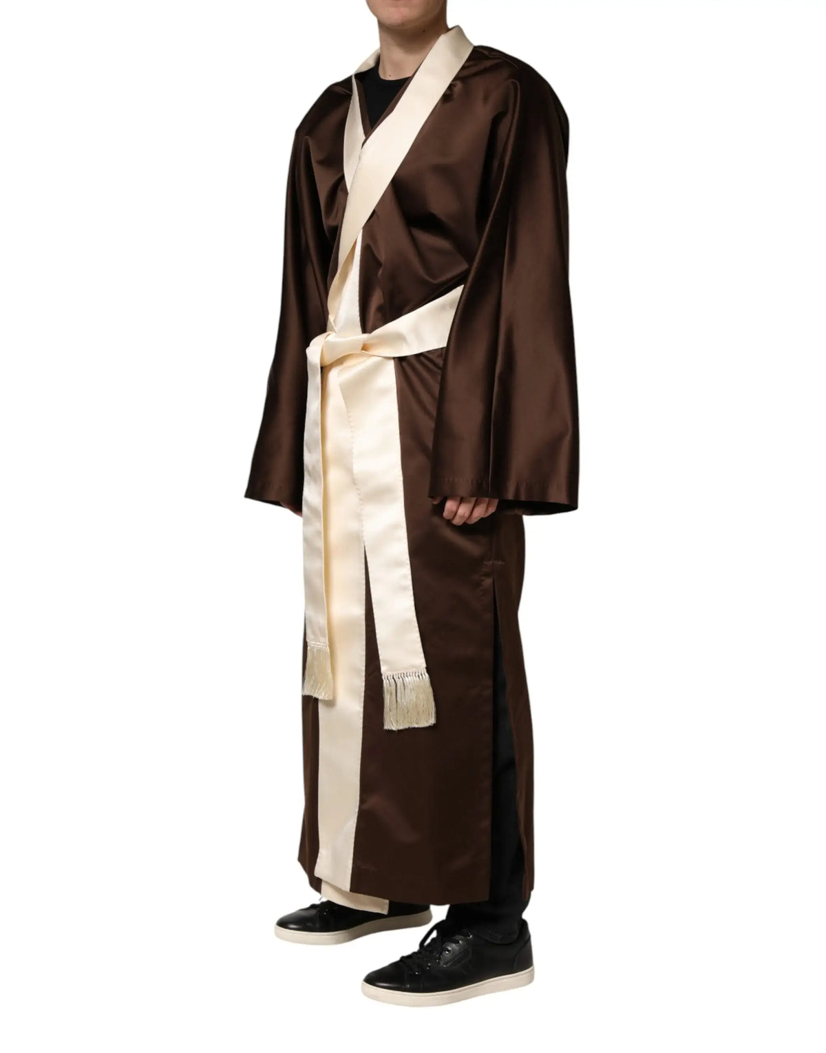 Dolce & gabbana robe lounge marron satin avec ceinture crème en soie et détail frangé manches longues