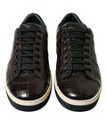 Baskets décontractées pour hommes dolce & gabbana en cuir exotique marron foncé embossé crocodile avec lacets noirs et semelle blanche