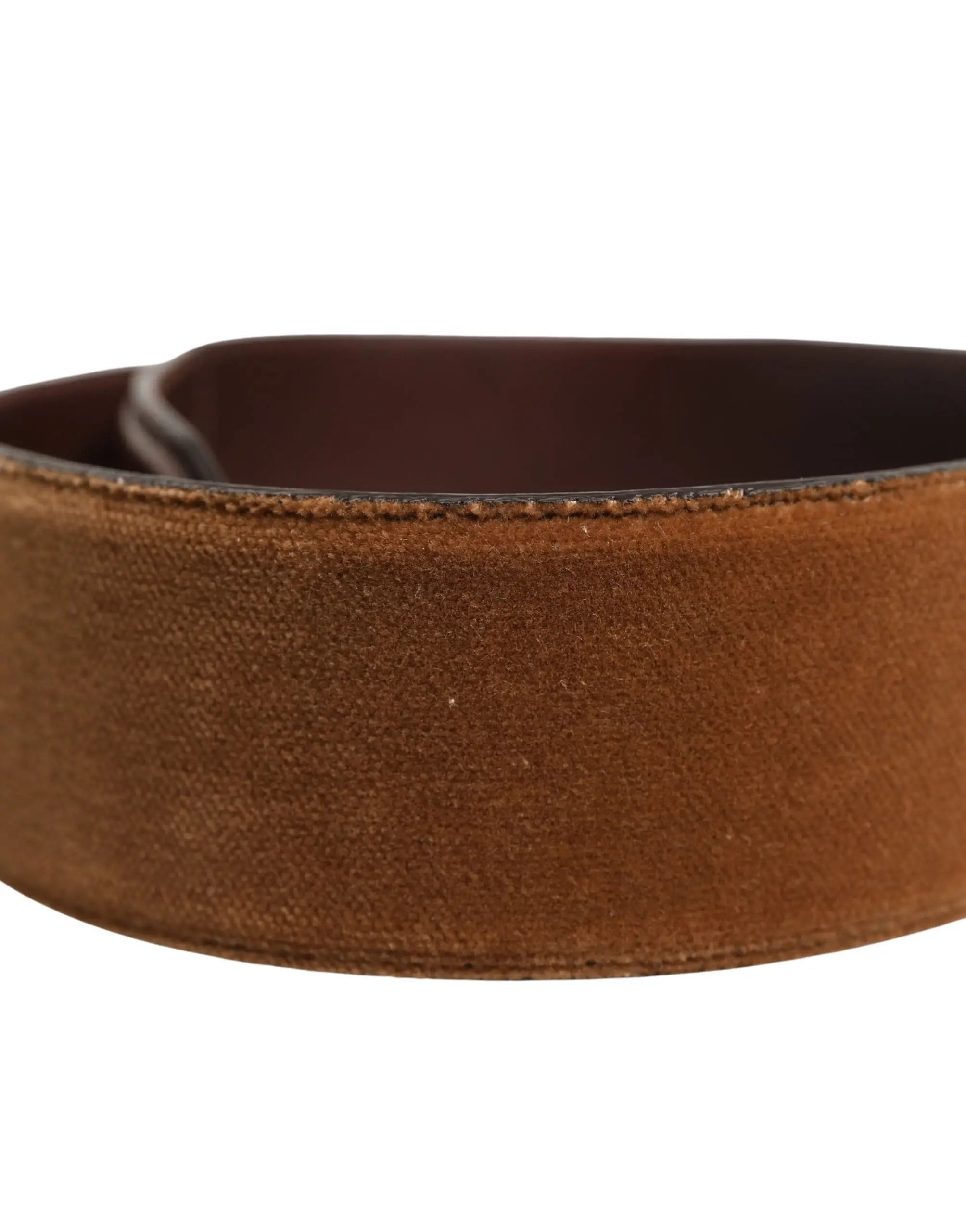 Ceinture en suède marron clair avec texture douce et coutures visibles pour sac à bandoulière dolce & gabbana
