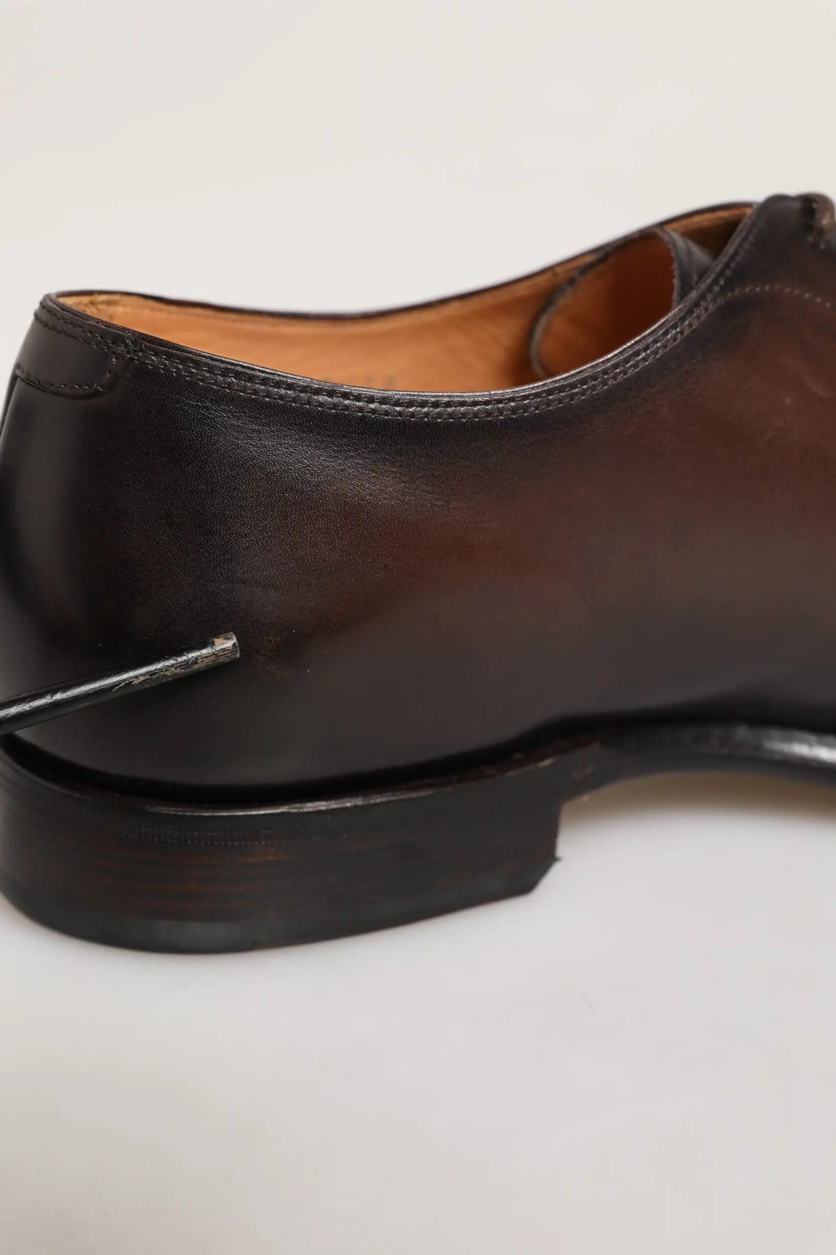 Chaussure derby pour homme dolce & gabbana en cuir marron foncé à lacets avec finition polie et coutures visibles