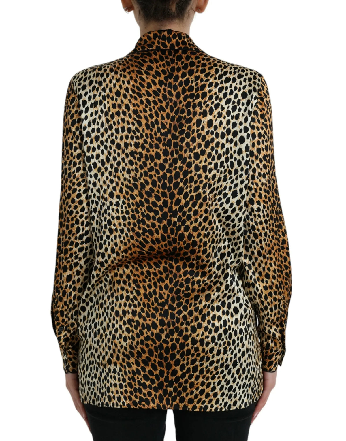 Dolce & Gabbana blouse à manches longues imprimé léopard marron avec col haut taches noires sur fond beige crème