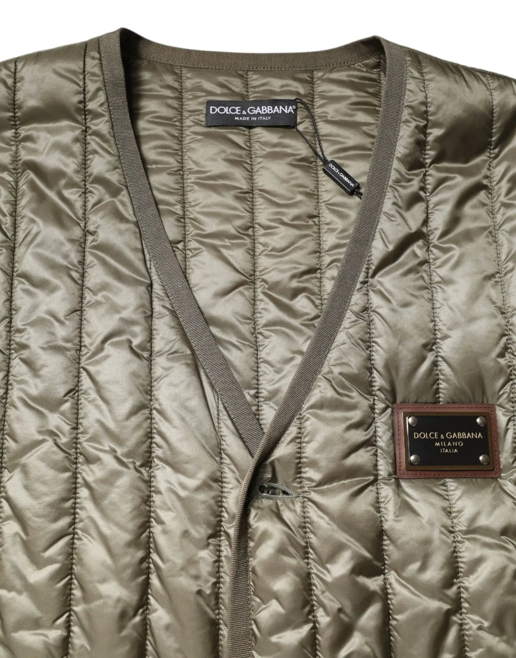 Dolce & gabbana veste matelassée olive avec écusson en cuir brun et bord côtelé assorti
