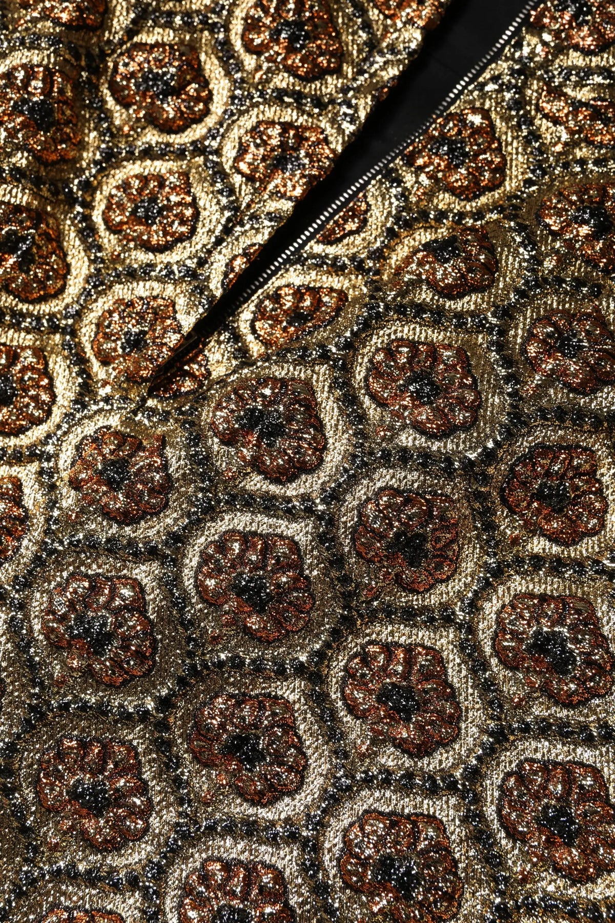 Jupe courte a ligne a en brocart polyester marron gold avec motif hexagonal et fermeture eclair noire diagonale de dolce gabbana