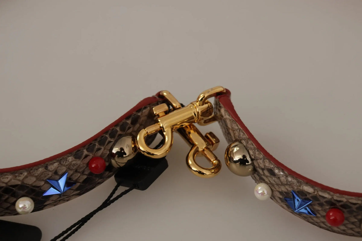 Dolce & gabbana sangle d’épaule en cuir python marron avec clous étoile bleus, perles blanches et clochettes dorées
