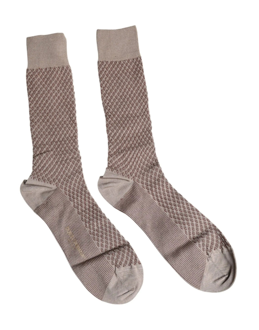Une paire de chaussettes homme dolce & gabbana taupe à motif losange et logo dg mi-mollet