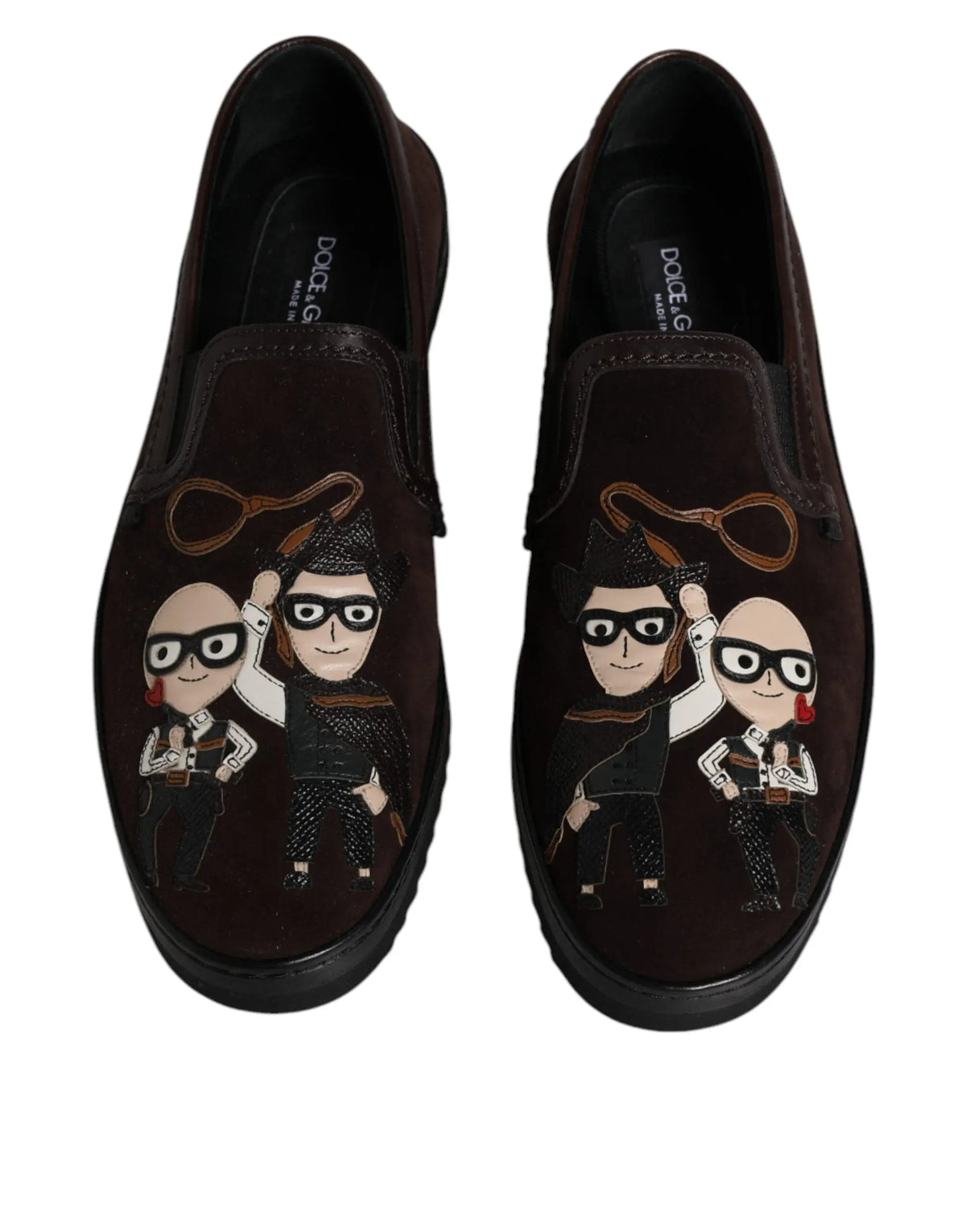 Chaussures plates slip-on dolce & gabbana en daim marron foncé avec illustrations cartoon de détectives