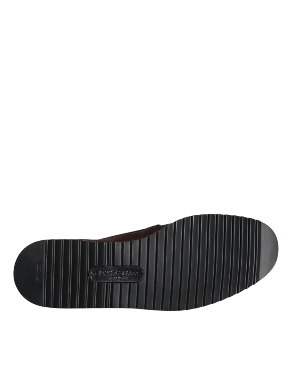 Semelle en caoutchouc noire avec rainures verticales et label dolce gabbana au centre, chaussures plates en daim brun