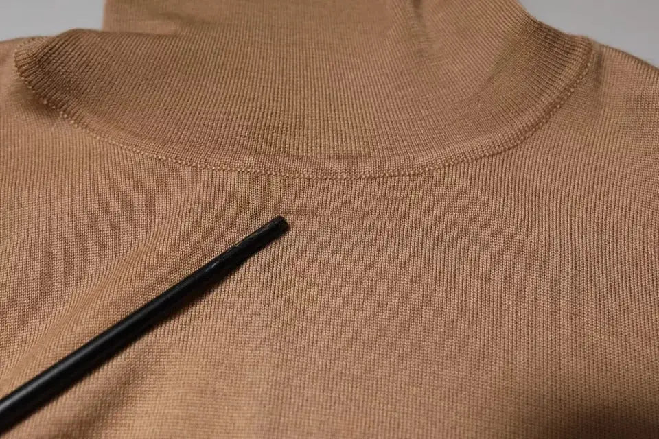 Pullover dolce & gabbana marron col roulé à manches longues en maille côtelée beige douce et près du corps