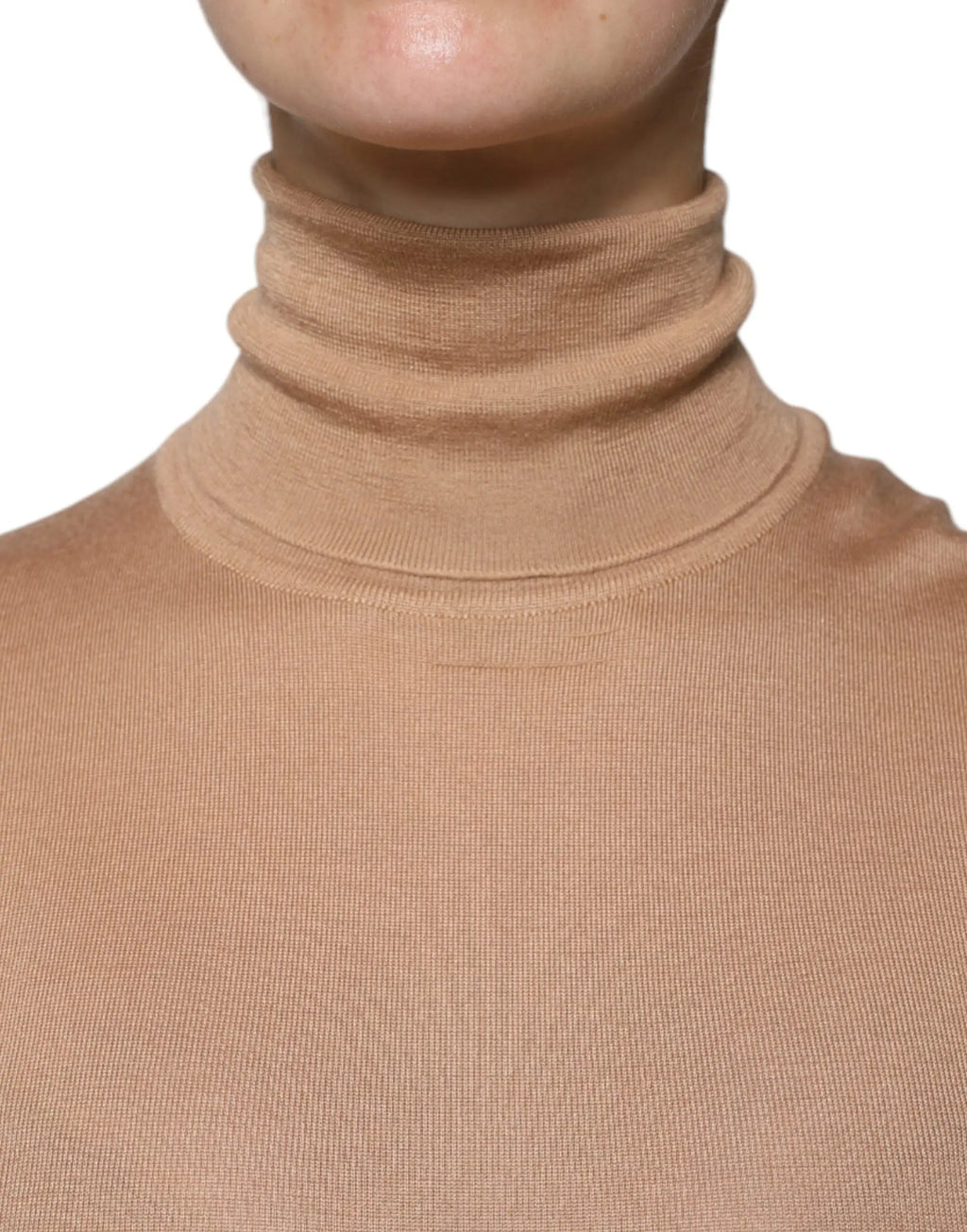 Dolce & gabbana pull col roulé marron camel doux avec texture côtelée et col superposé ajusté manches longues