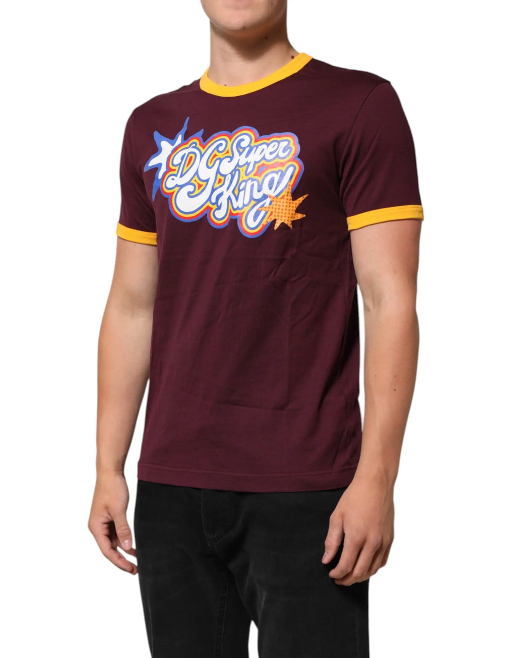 T-shirt en coton bordeaux dolce et gabbana avec manches courtes, bordure jaune et imprimé dc super hero girls coloré