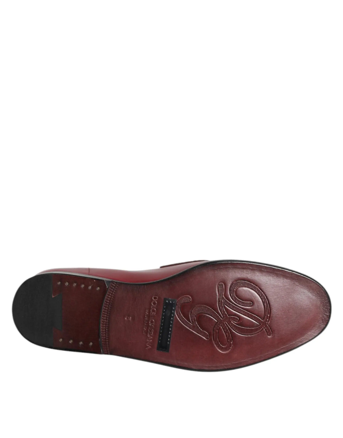 Chaussure mocassin formelle en cuir bordeaux dolce gabana avec logo embossé élégant sur la semelle