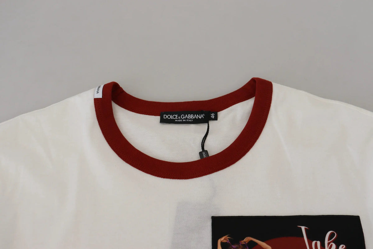 T-shirt dolce & gabbana en coton blanc avec col rond côtelé rouge et patch graphique noir sur la poitrine