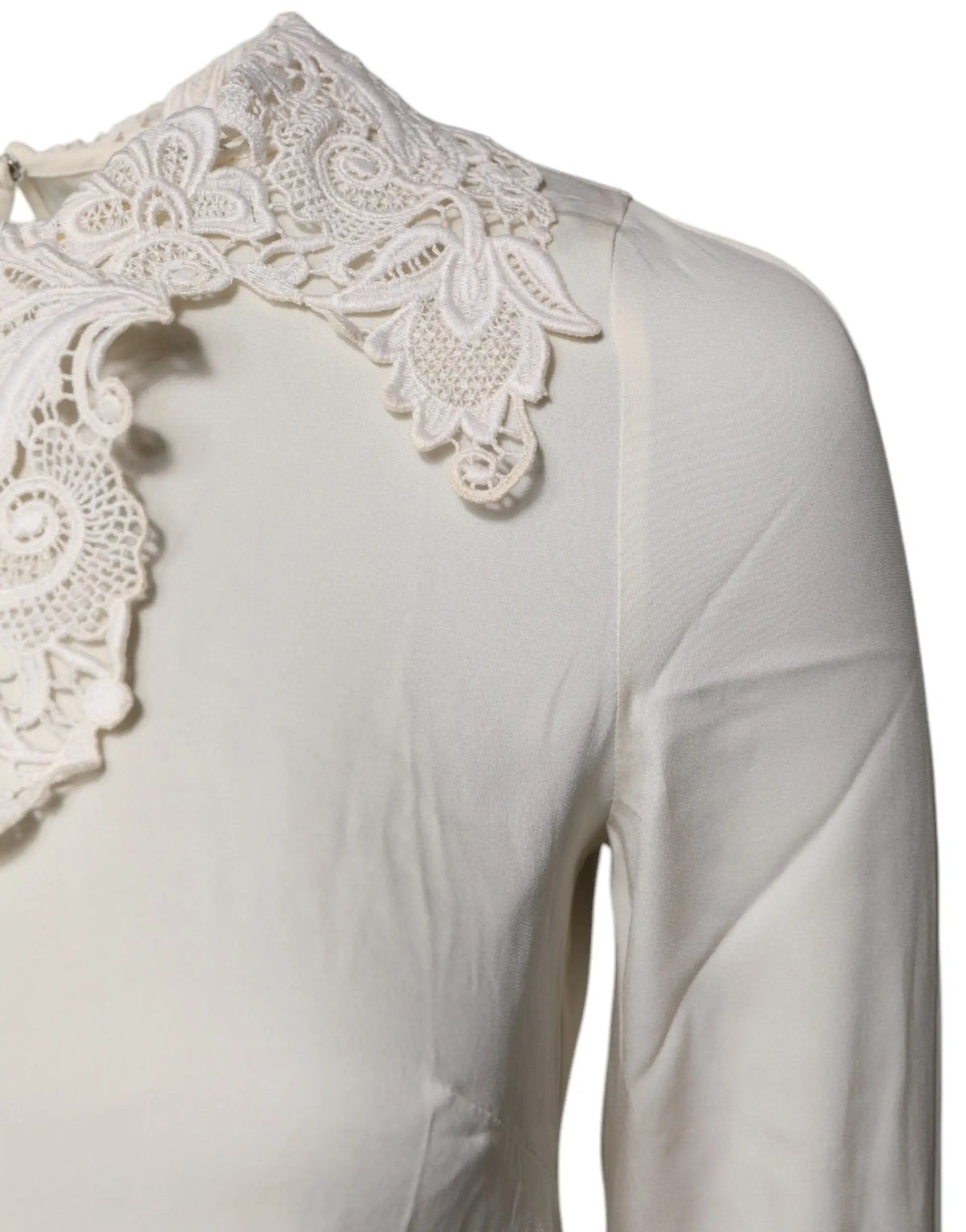 Dolce & Gabbana blouse crème en satin avec col en dentelle blanche et broderie florale délicate manches longues