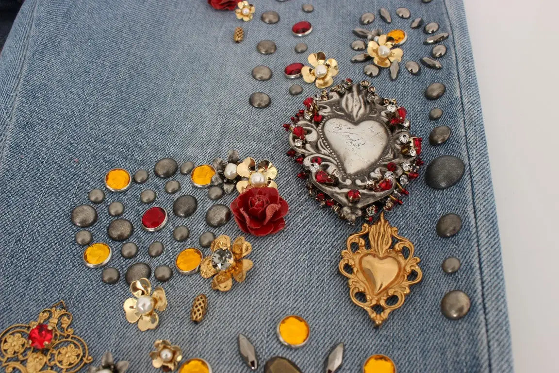 Broche en forme de cœur décorative avec filigrane argenté et pierres rouges sur jean dolce & gabbana crystal roses