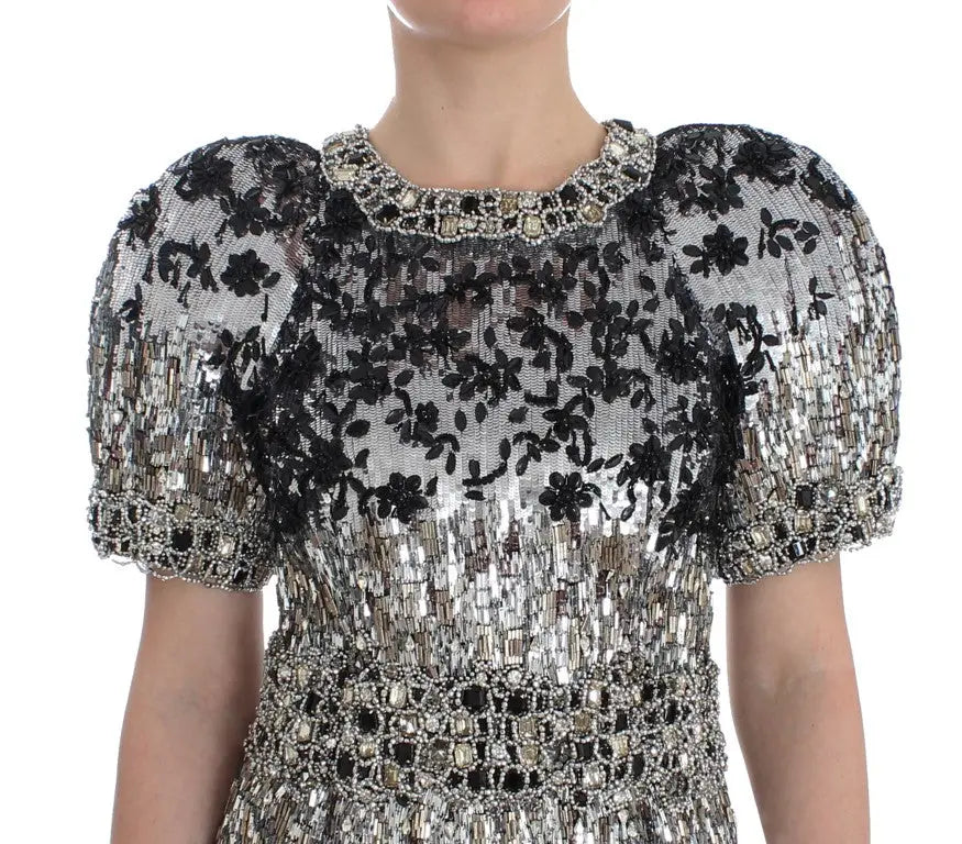 Robe noire et argentée pailletée dolce gabbana avec broderie florale, manches bouffantes et col perlé fait main