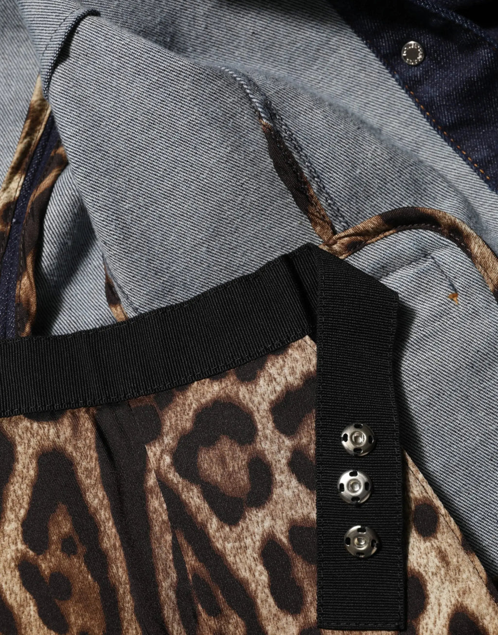 Dolce & gabbana veste en denim coton bleu foncé avec tissu léopard et boutons pression noirs
