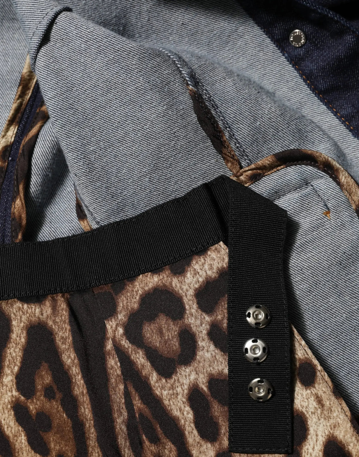 Dolce & gabbana veste en denim coton bleu foncé avec tissu léopard et boutons pression noirs