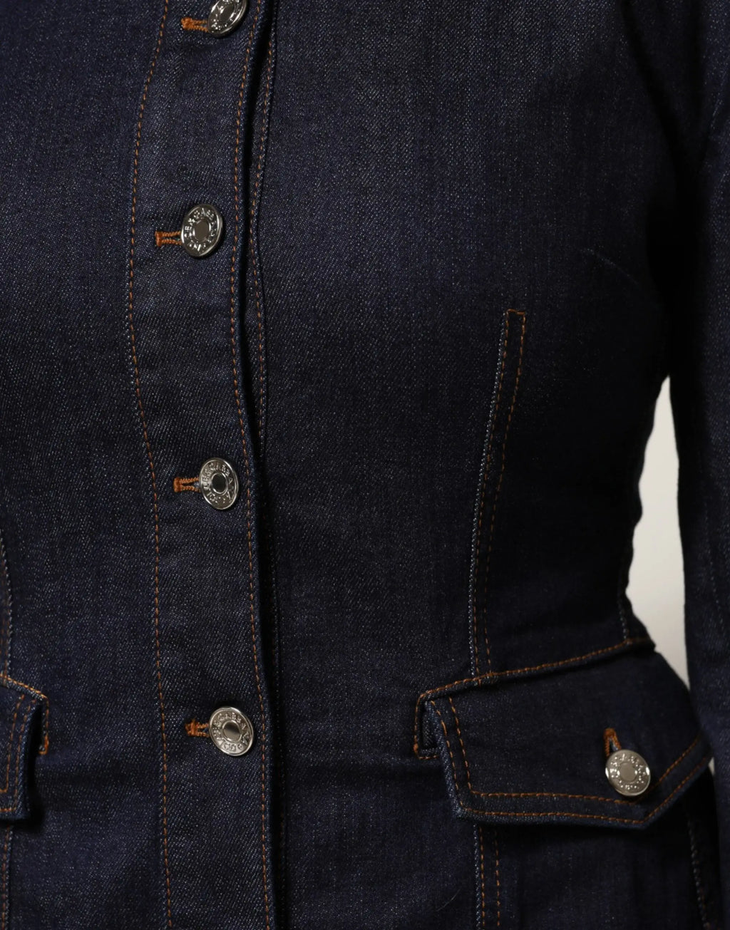 Veste en jean bleu foncé dolce & gabbana en coton avec col, boutons argentés et coutures marron contrastantes
