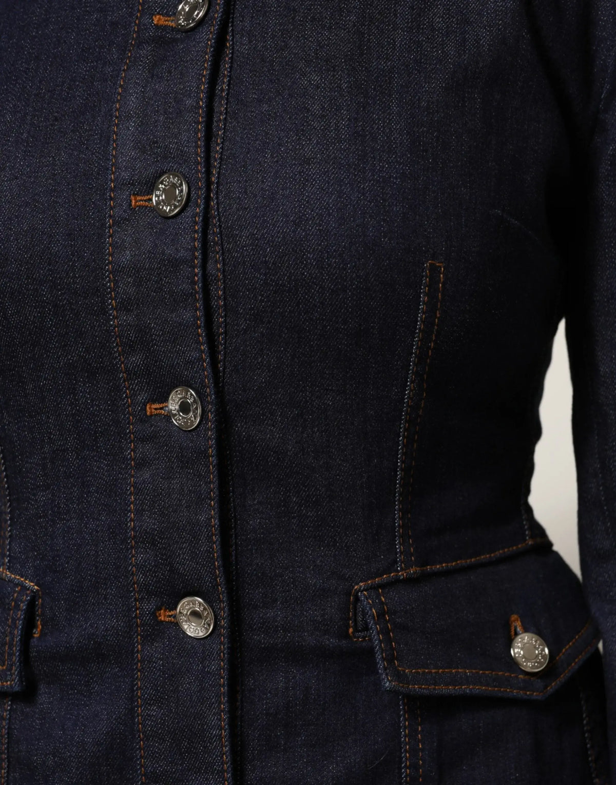 Veste en jean bleu foncé dolce & gabbana en coton avec col, boutons argentés et coutures marron contrastantes