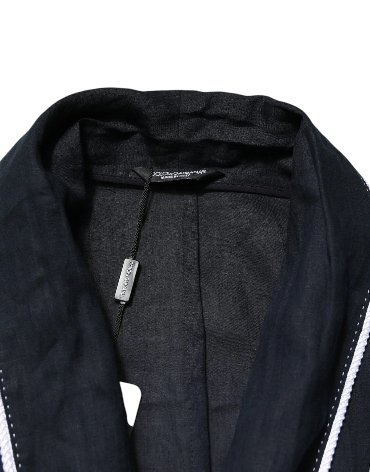 Dolce & gabbana robe veste bleu foncé avec broderie dg et finition blanche cousue sur le bord noir