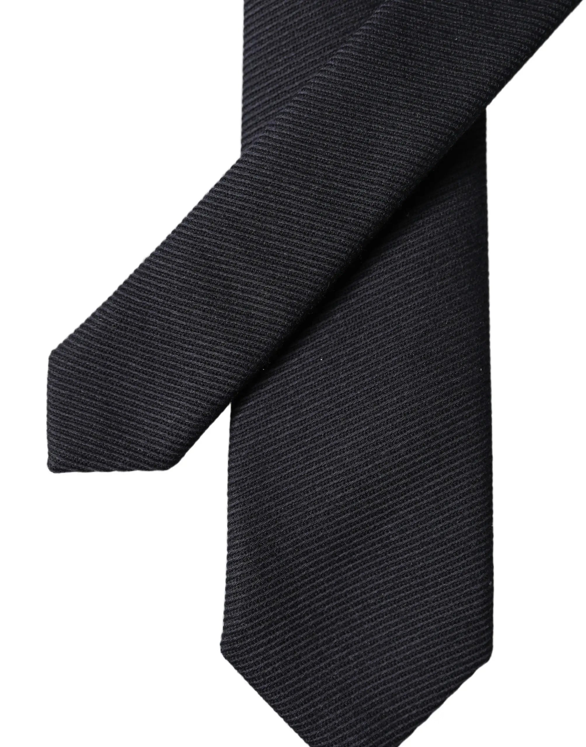 Une cravate noire élégante en soie 100% avec texture côtelée subtile par dolce & gabbana ajustable pour homme