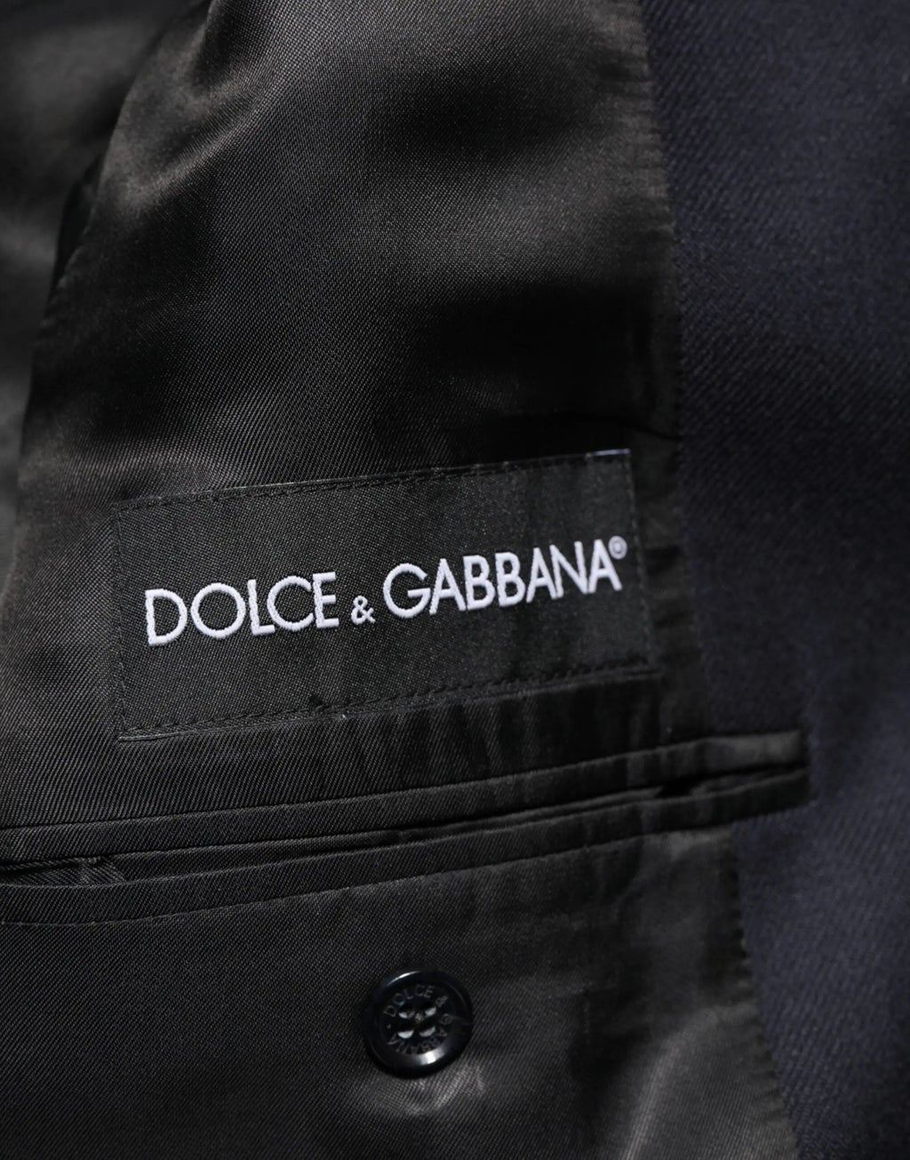 Étiquette noire dolce & gabbana brodée blanche sur tissu satin intérieur veste manteau blazer costume homme bleu marine laine