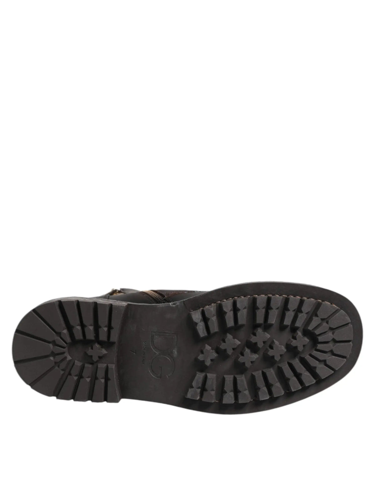 Semelle en caoutchouc noir avec motif profond et logo embossé sur bottes mi-mollet en cuir brun foncé dolce & gabbana