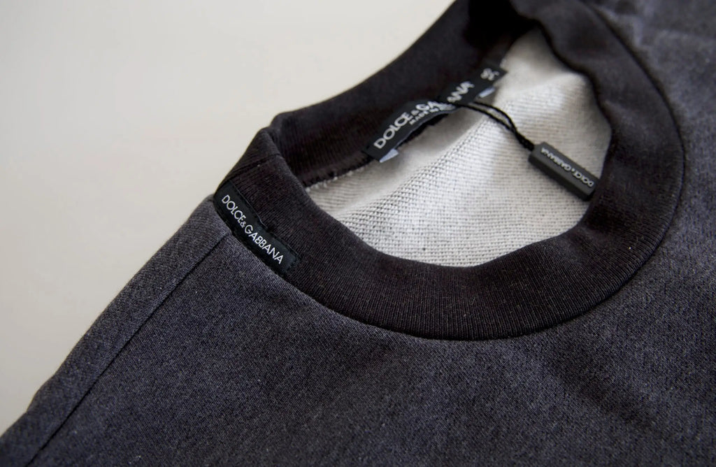 Pull à col rond dolce gabbana en coton gris foncé avec col côtelé et étiquettes de marque visible