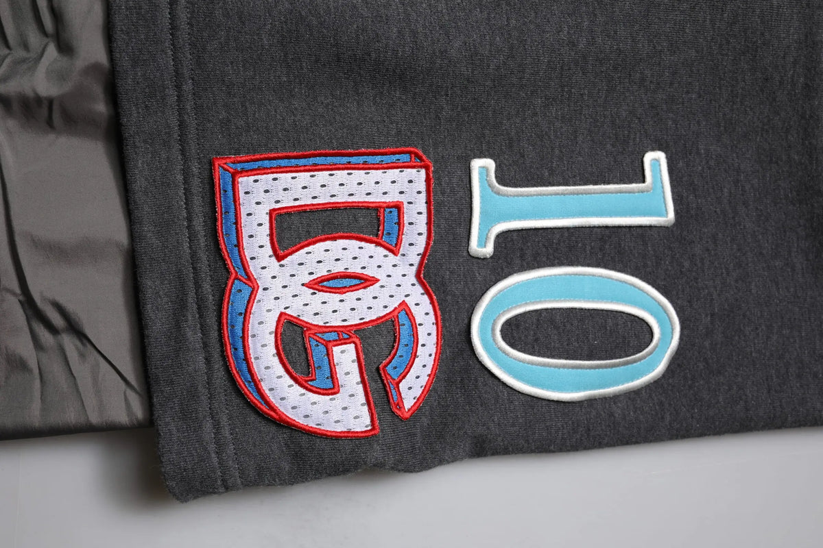 Sweatshirt gris dolce & gabbana en coton avec patch brodé numéro 8 en mesh blanc et 10 en bleu clair