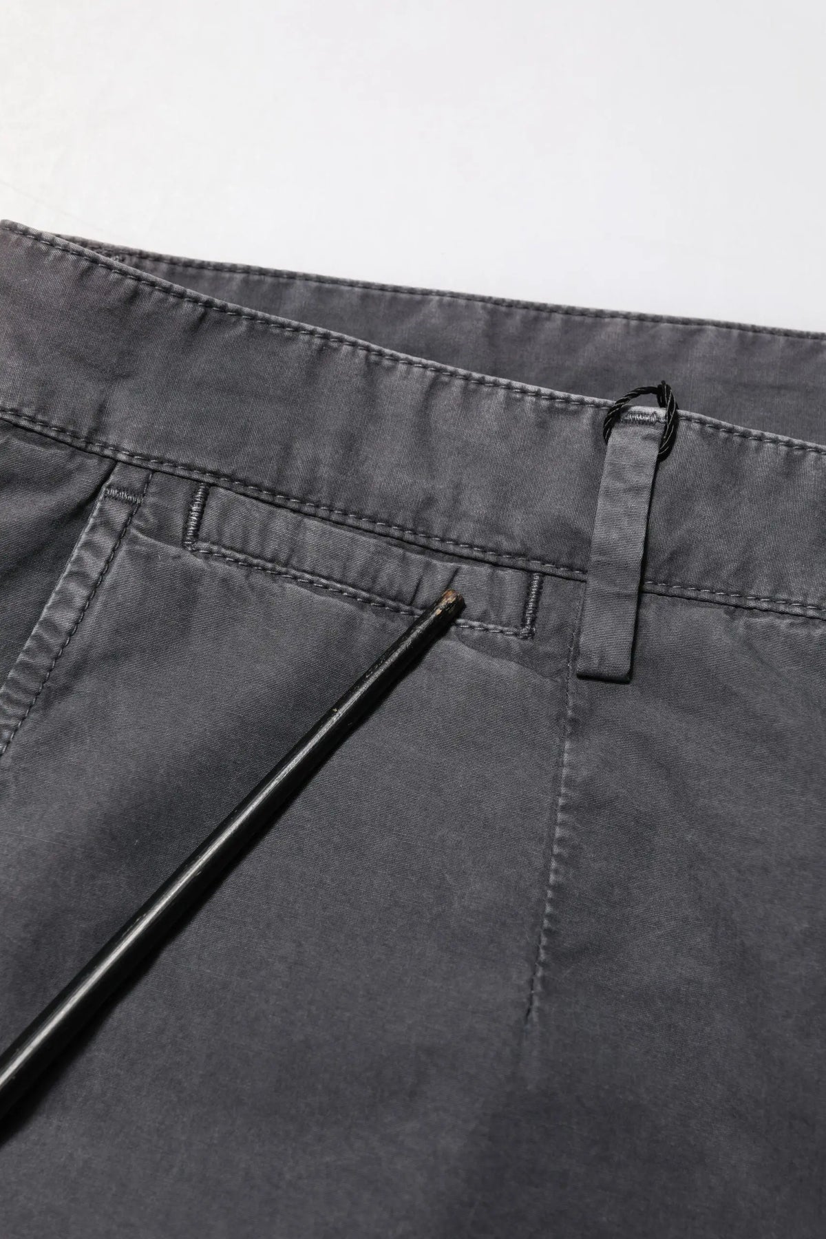 Dolce & gabbana bermuda en denim stretch coton gris foncé avec texture subtile et coutures renforcées