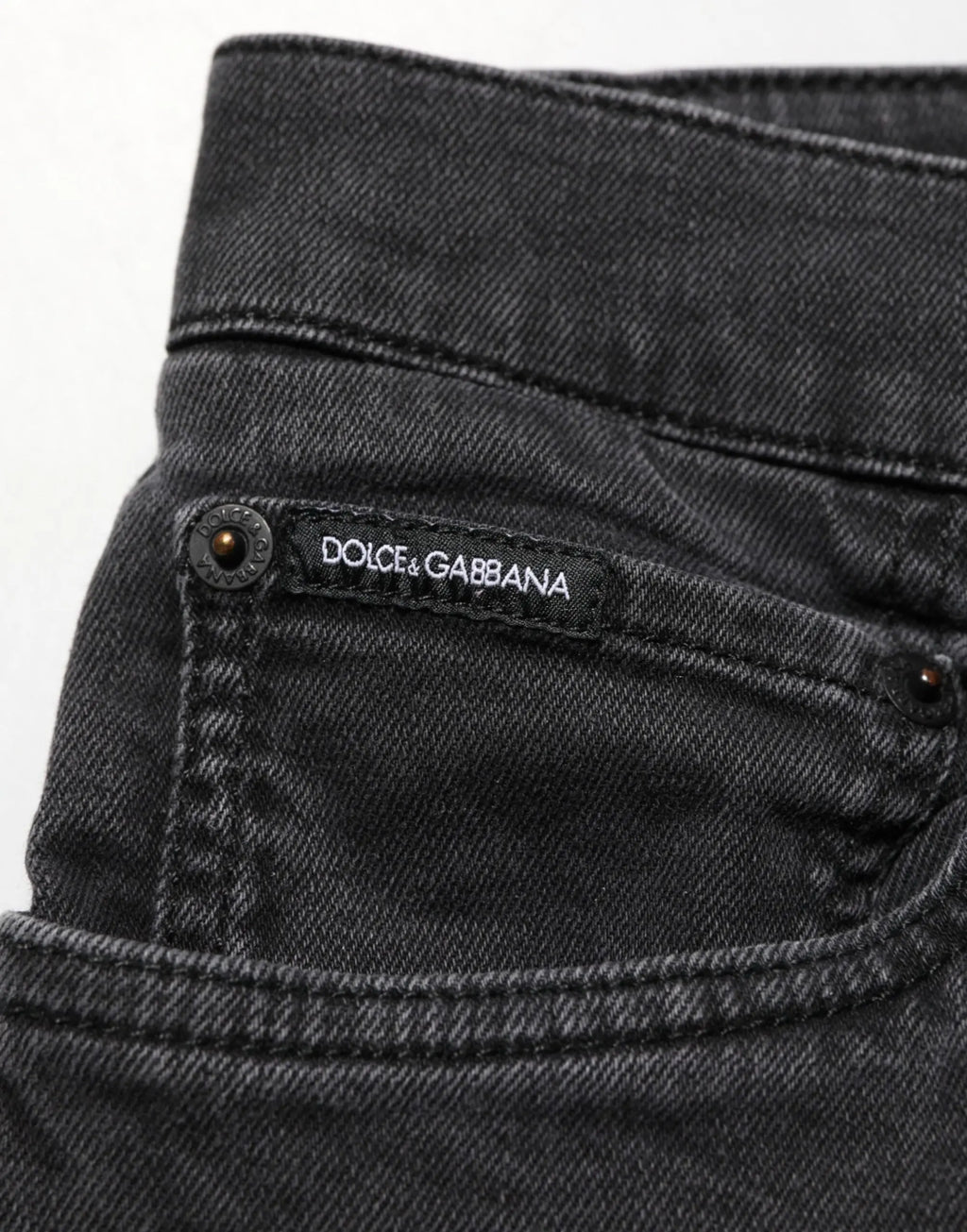 Jeans en denim extensible coton gris foncé dolce gabbana vue de dos avec étiquette de marque sur la poche arrière