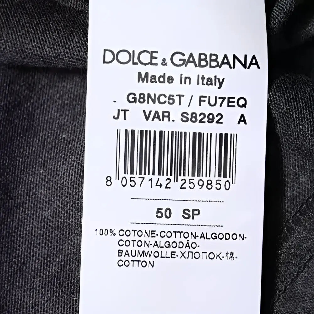Label dolce & gabbana sur un t shirt gris foncé en coton 100 pour cent fabriqué en italie manches courtes col rond