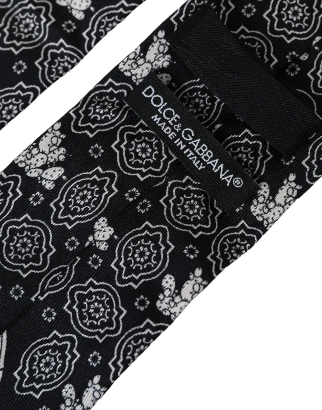 Cravate dolce gabbana en soie noire à motifs blancs cachemire et floraux avec étiquette made in italy