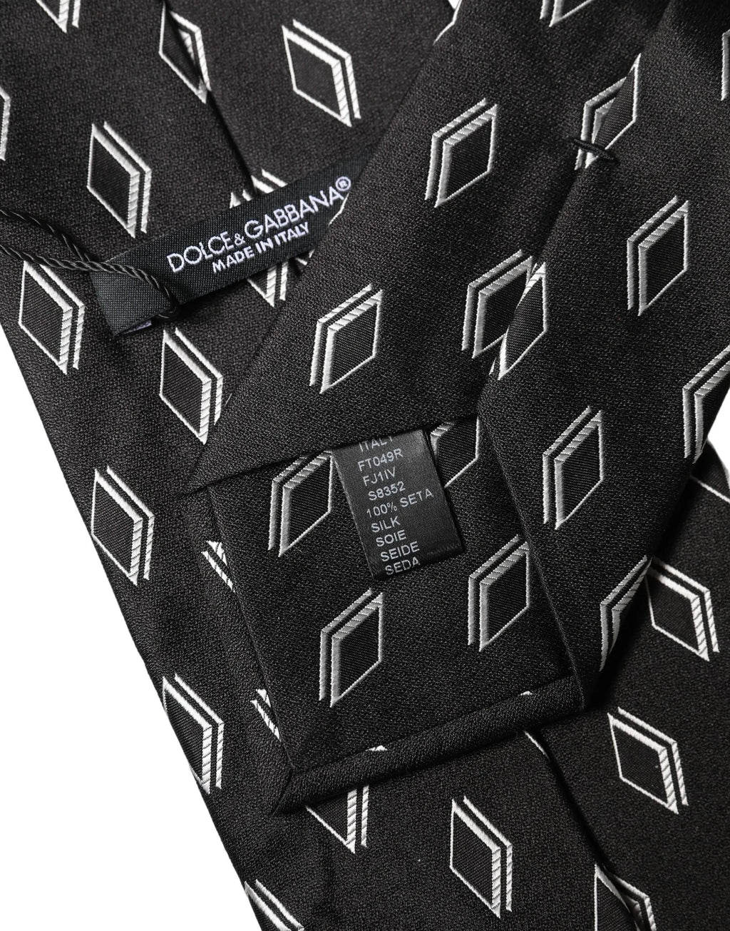 Cravate noire dolce & gabbana en soie avec motif répété de diamants géométriques blancs et lignes diagonales subtiles
