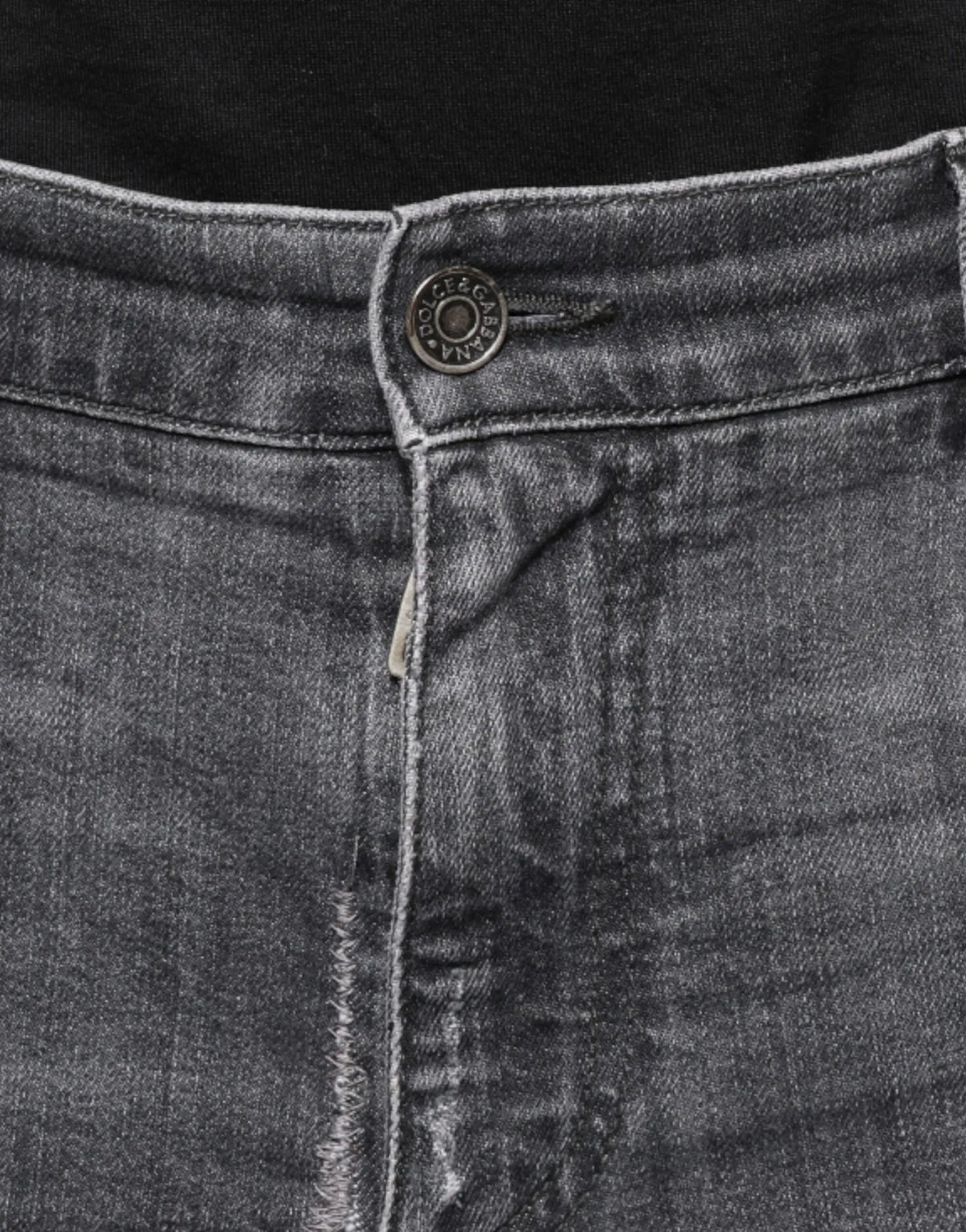 Jean skinny en denim gris foncé délavé avec ourlet effiloché et bouton métallique gravé dolce & gabbana