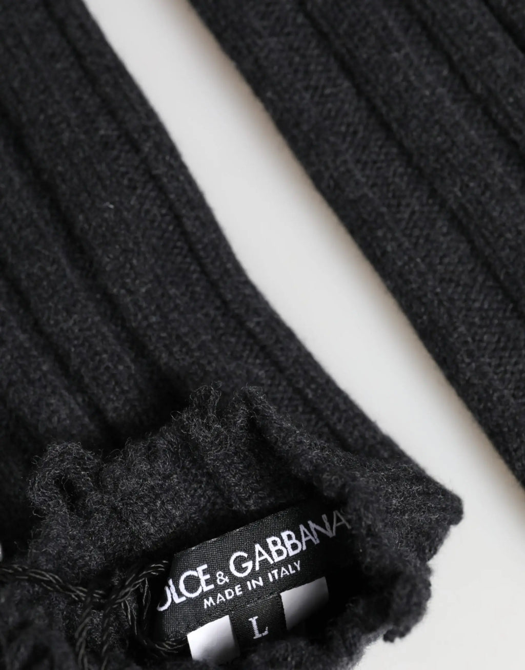 Gant sans doigts gris foncé en laine vierge de dolce & gabbana avec étiquette visible made in italy