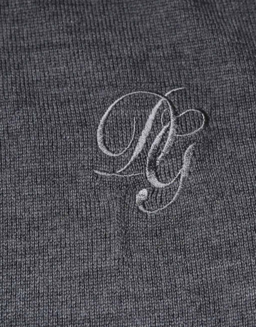 Pull-over dolce & gabbana gris foncé en laine avec logo monogramme argent brodé sur tissu texturé