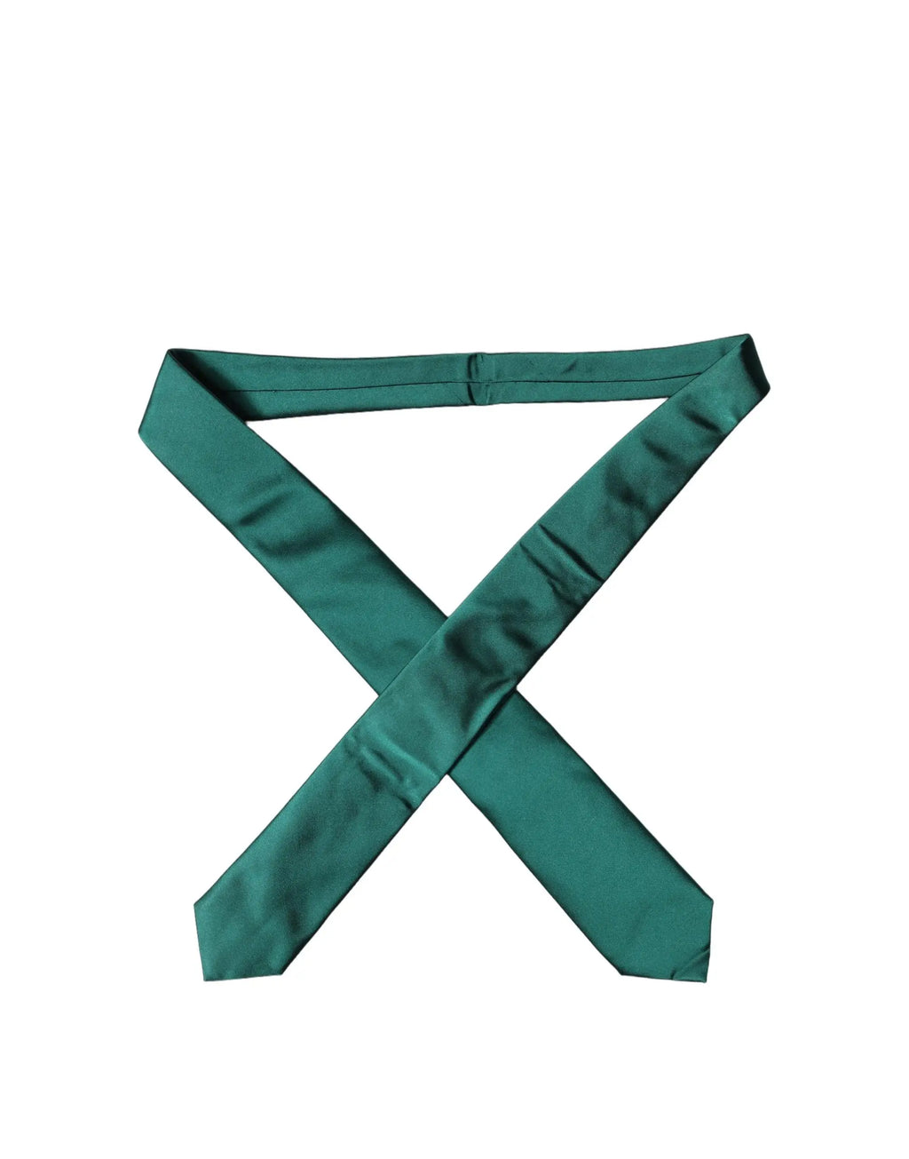 Cravate femme dolce & gabbana en satin de soie vert émeraude ajustable présentée croisée sur fond blanc